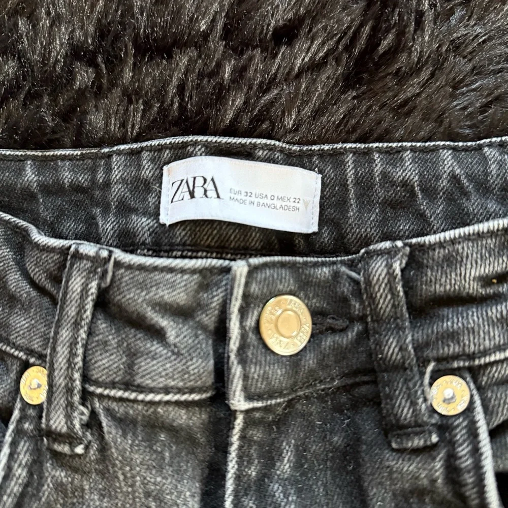Zara Women's Black/Gray Straight Leg Jeans - Picture 4 of 6